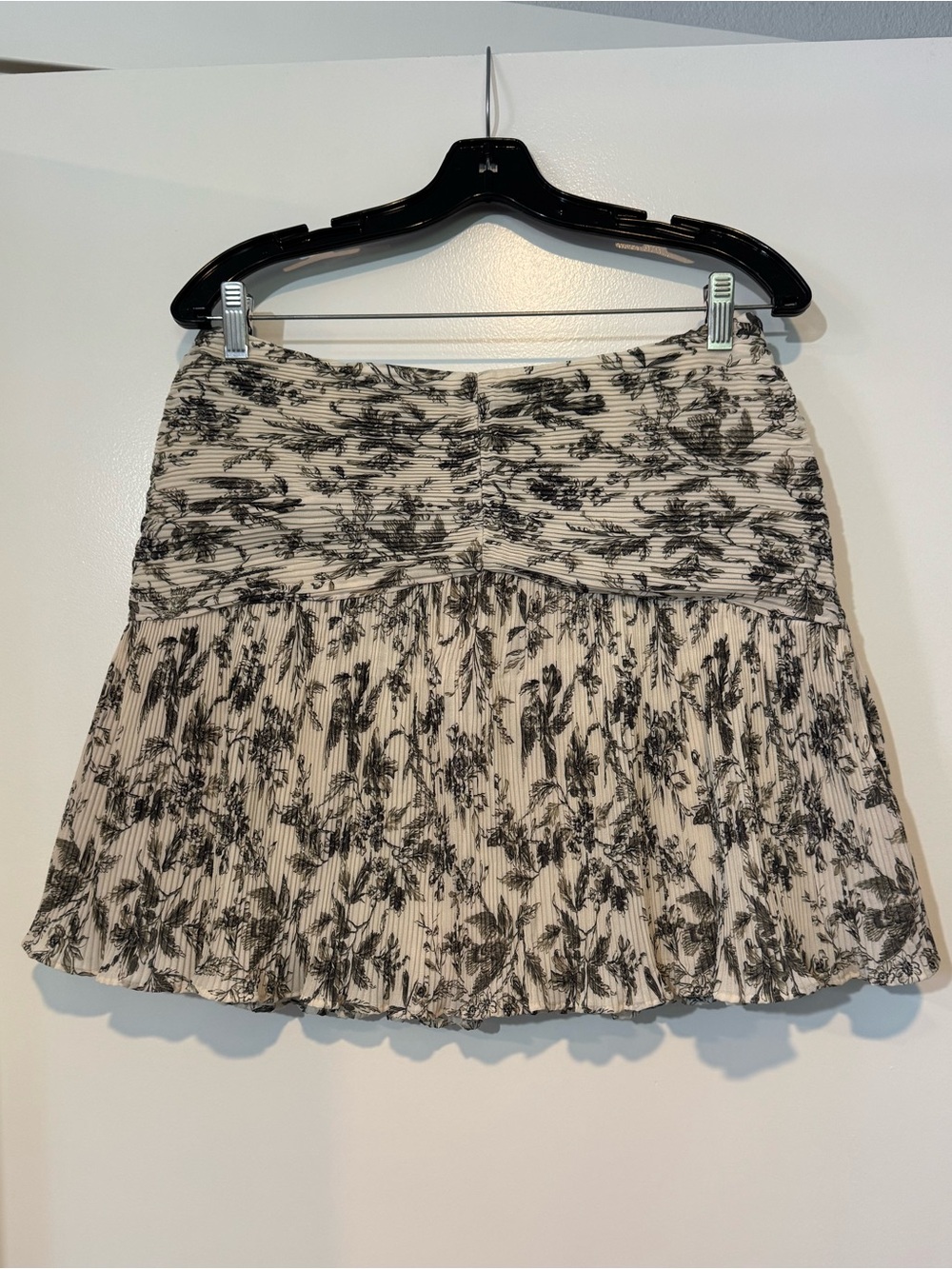 ✨ Express Toile Floral Micro-Pleated Ruched Mini Skirt ✨ size M